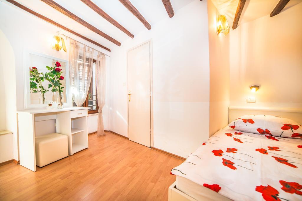 Apartments Dominik Rovinj Exterior foto